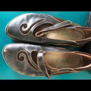 Naot shoes 9